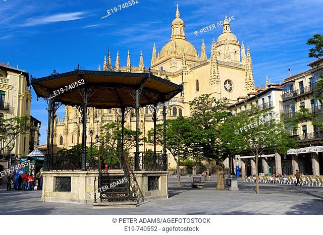 Plaza Mayor (Main square) and Cathedral. Segovia. Castilla León. Spain