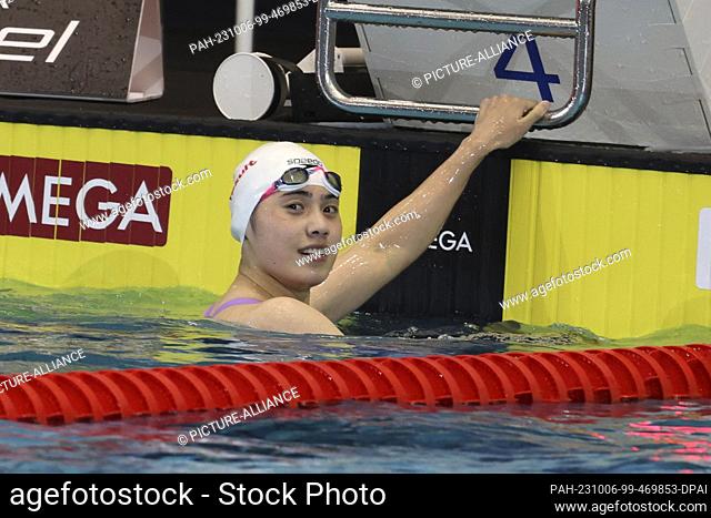 06 October 2023, Berlin: Swimming: World Cup, 200 m Butterfly, Women: China's Yufei Zhang wins the 2023 World Aquatics Swimming World Cup at the...