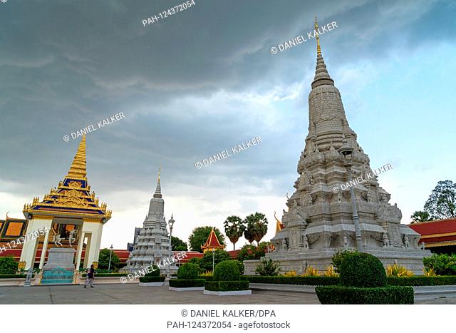 Cambodia: Stupas at the Royal Palace in Phnom Penh..Photo from May 7th, 2019. | usage worldwide. - Phnom Penh/Phnom Penh/Cambodia
