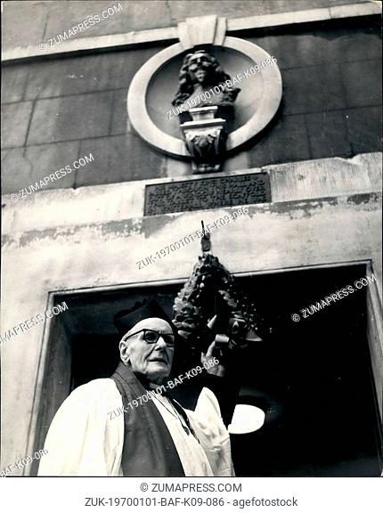 Jan. 01, 1970 - WREATH LAYING CEREMONY KING CHARLES STATUE PHOTO SHOWS: The Rev H.J. SILLITOE seen placing the wreath in the ceremony Outside the Banquetting...