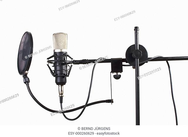 Studio-Mikrofon auf einem Ständer auf weißem Hintergrund