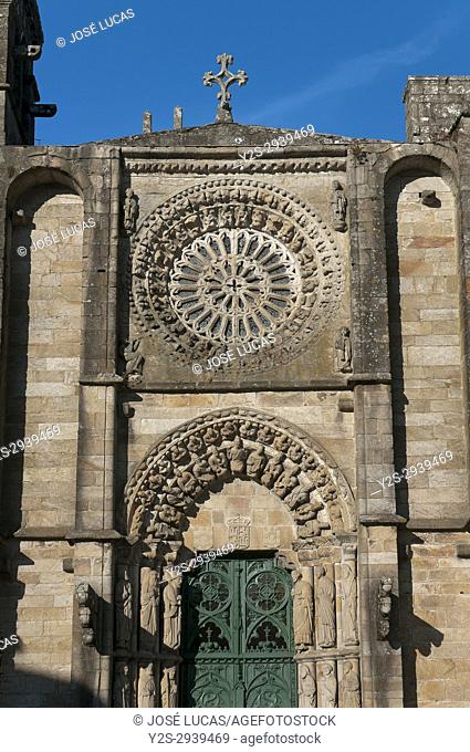 Church of San Martino (15th century), Door and rose window, Noia, La Coruna province, Region of Galicia, Spain, Europe