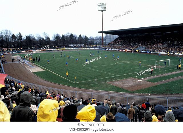 football, Bundesliga, 1980/1981, Grotenburg Stadium, FC Bayer 05 Uerdingen versus Hamburger SV 0:3, total view of the Grotenburg Stadium, rainy weather