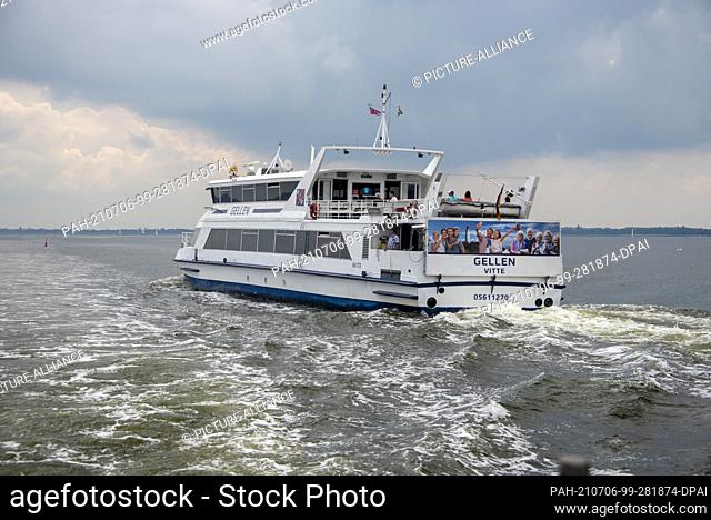 24 June 2021, Mecklenburg-Western Pomerania, Hiddensee: The ferry Gellen sets course for the island of Hiddensee. Photo: Stephan Schulz/dpa-Zentralbild/ZB