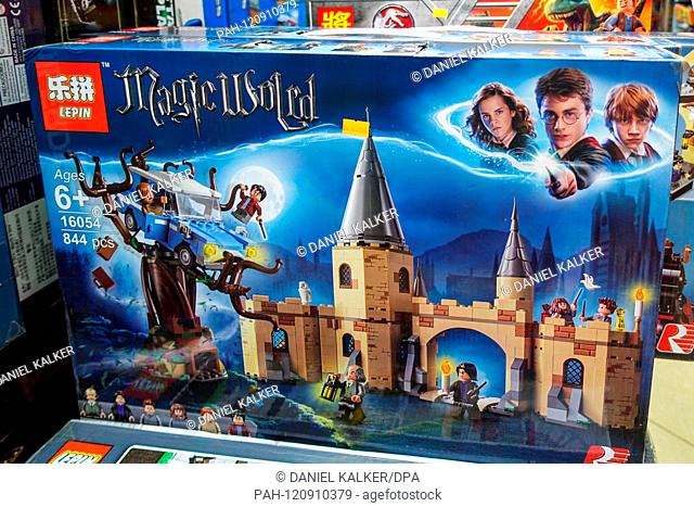 China: Knock-off 'Harry Potter' Lego set by the Chinese toymaker LEPIN..Photo from 03. May 2019. | usage worldwide. - Hanoi/Ð?ng B?ng Sông H?ng/Vietnam