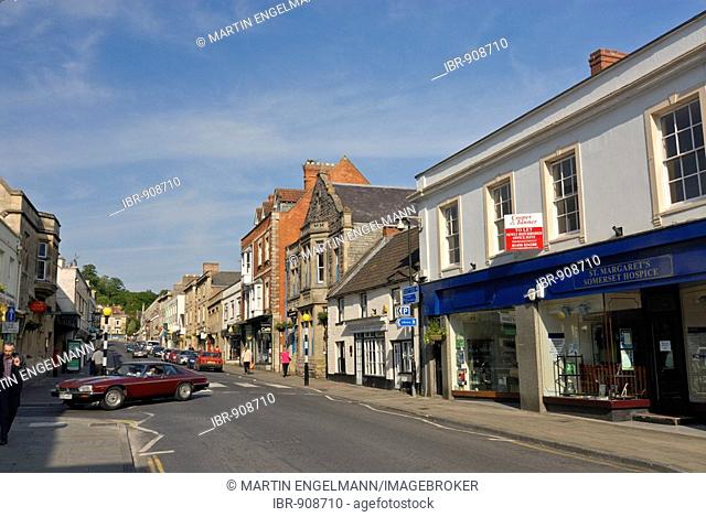 Row of houses along a street in the inner city of Glastonbury, Mendip, Somerset, England, Great Britain, Europe