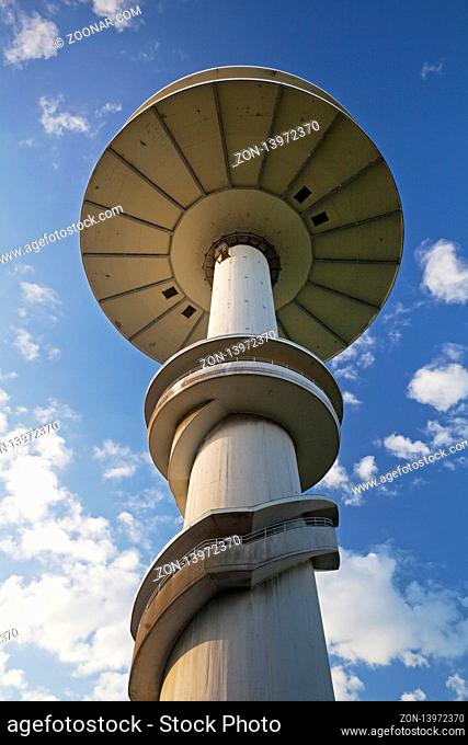 Fernmeldeturm, Typenturm, Stahlbetonbauweise, mit oeffentlich zugaenglicher Aussichtsplattform, Porta Westfalica, Nordrhein-Westfalen, Deutschland, Europa