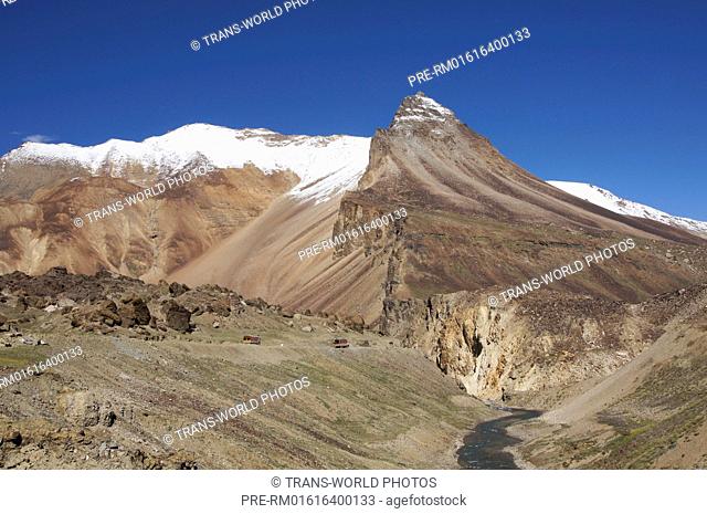 Landscape between Baralacha La Bara-Lacha-Pass, 4890m and Sarchu, Manali-Leh Highway, Lahaul and Spiti, Himachal Pradesh