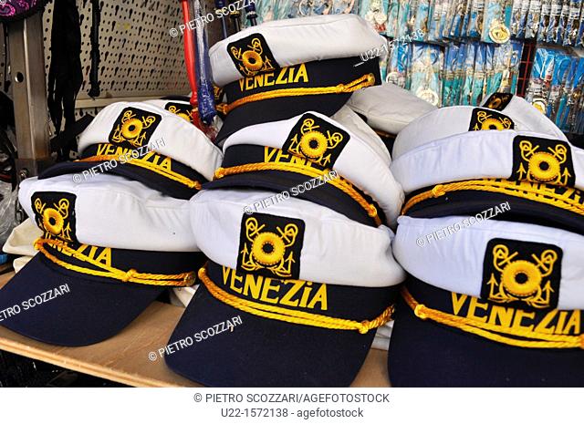 Venezia (Italy): Venezia sailor’s hats, sold as souvenirs