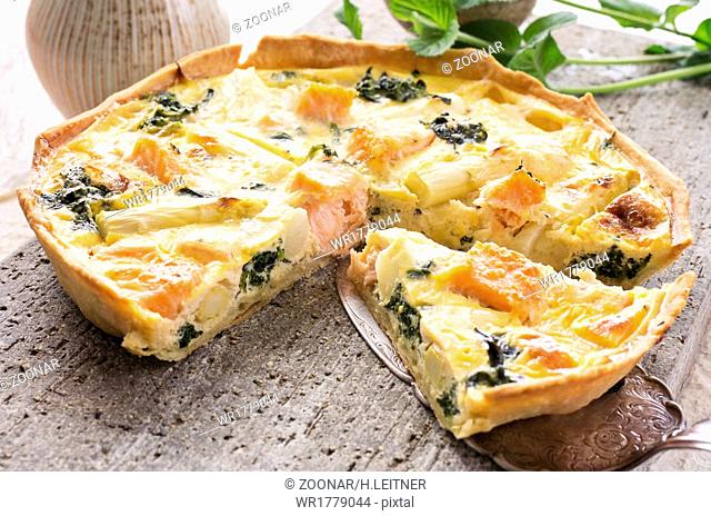 quiche with asparagus and salmon