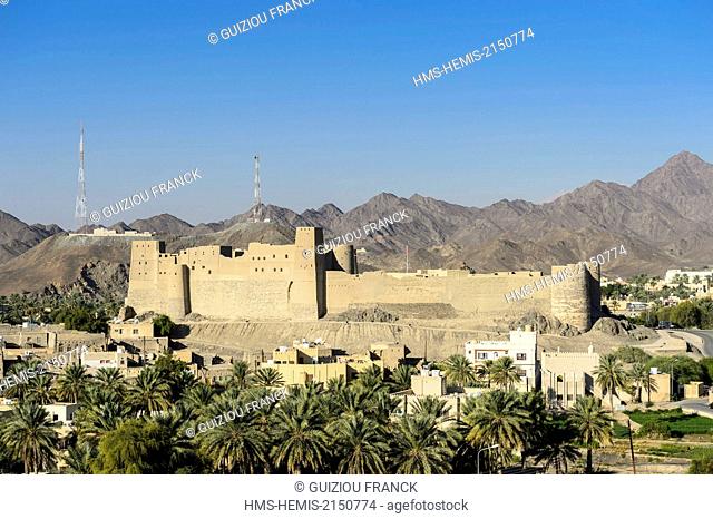 Sultanate of Oman, gouvernorate of Ad-Dakhiliyah, Bahla Fort, listed as a UNESCO World Heritage, fortress at the foot of the Djebel Akhdar (or Green Mountain)...
