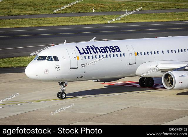 Lufthansa, Airbus A321-231 aircraft waiting for departure at Düsseldorf International Airport, D-AIDI, Düsseldorf, North Rhine-Westphalia, Germany, Europe