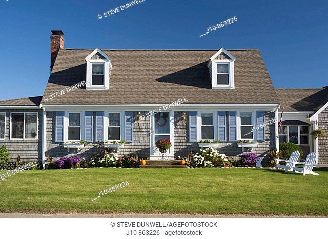 Summer seashore cottage with two pumpkins, Fieldston, South Shore, Massachusetts, USA