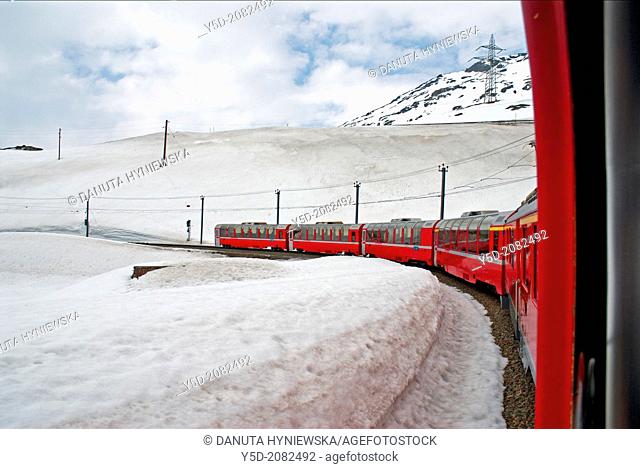 famous Bernina express train recorded in the list of UNESCO World Heritage for the beauty of the route, it is also highest adhesion railway of the continent