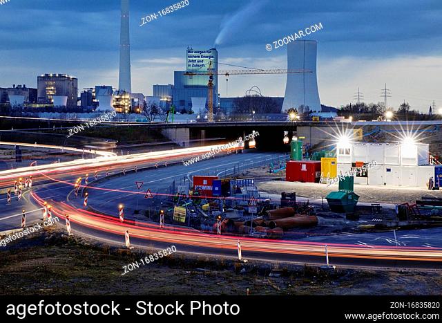 Autobahnkreuz A 43 mit A 42 mit Kraftwerk Herne und Baustelle am Abend, Herne, Ruhrgebiet, Nordrhein-Westfalen, Deutschland, Europa