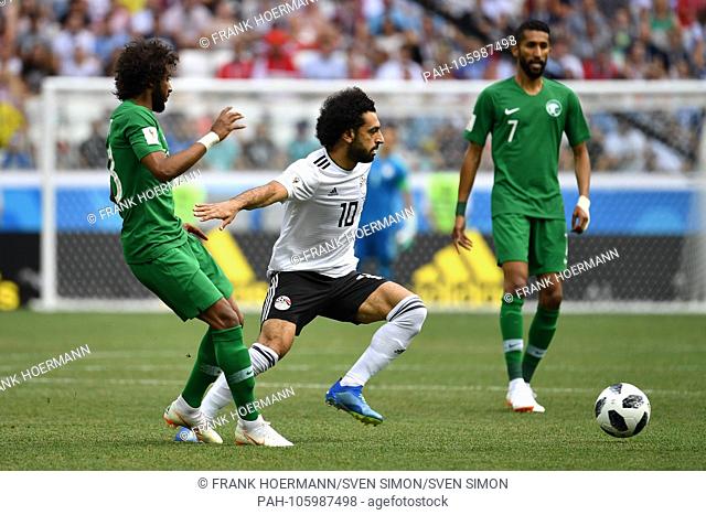 Mohamed SALAH (EGY), action, duels versus Yasir ALSHAHRANI (KSA), hi: Salman ALFARAJ (KSA). Saudi Arabia (KSA) Egypt (EGY) 2-1, Preliminary Round, Group A
