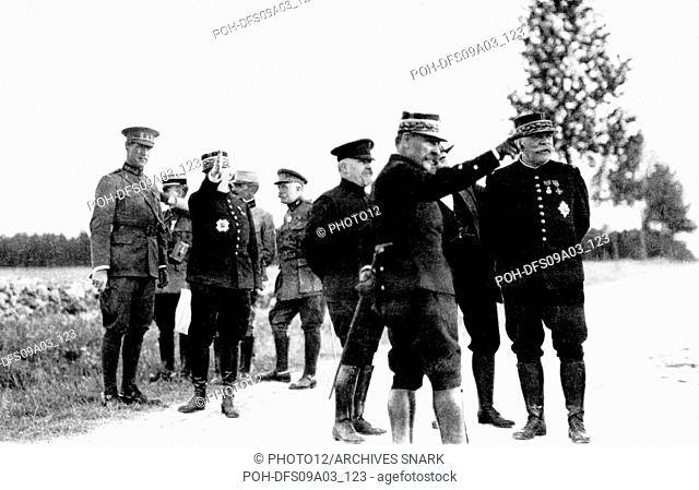 In Custines: General Dubail and General Gerard giving explanations about the battles of 1914 to the King of Belgium, President Poincaré and General Joffre...