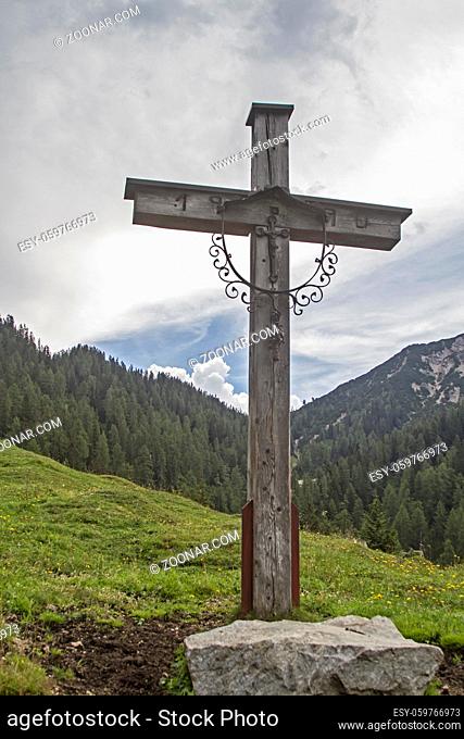 Almkreuz bei der Oberbrunnalm im Karwendelgebirge