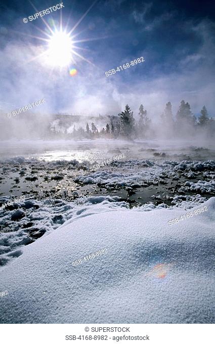 Usa, Wyoming, Yellowstone National Park, Hot Springs, Winter Scene, Sunburst