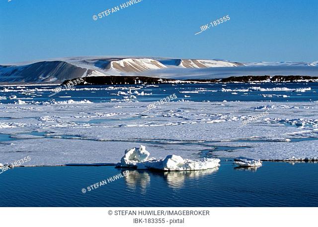 Drift ice in the Hinlopen Strait, Swalbard, Spitzberge, Arcita