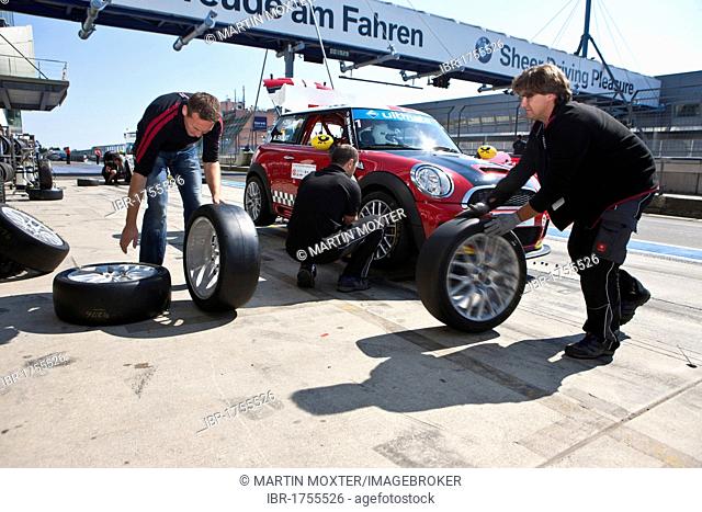 Tyre change, race of the Mini Coopers, Mini Challenge at the Oldtimer Grand Prix 2010, a classic car race, Nuerburgring race track, Rhineland-Palatinate