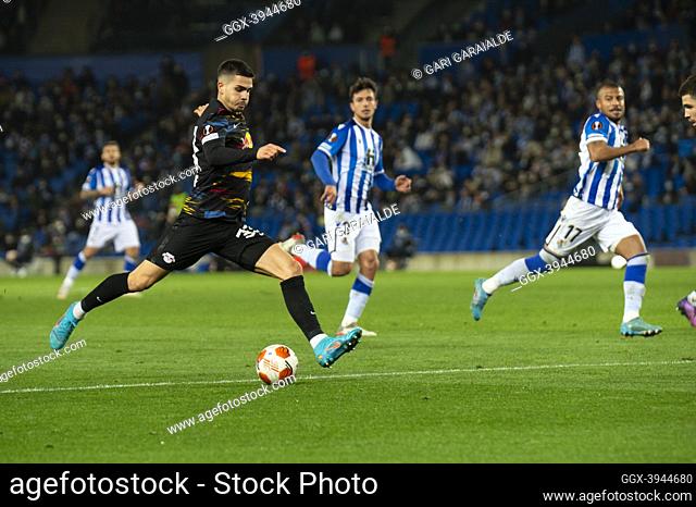 Andre Silva of RB Leipzig shoots and scores during the UEFA Europa League Round of 32 match between Real Sociedad and RB Leipzig at Reale Arena