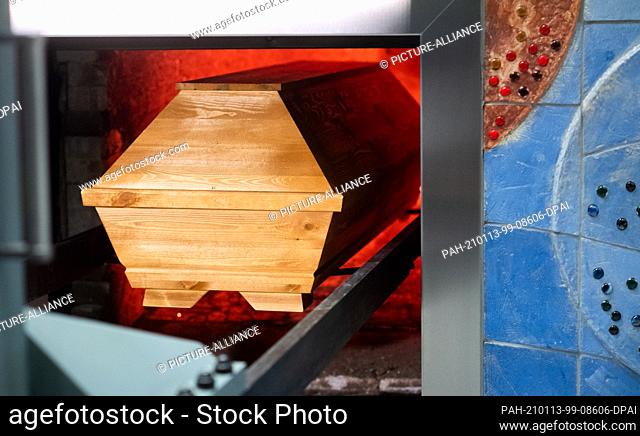 13 January 2021, Lower Saxony, Celle: A coffin is pushed into an oven for cremation at the crematorium ""Die Feuerbestattungen Celle""