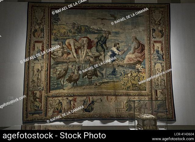 THE AUSTRIAS 15th - 17th CENTURIES, PERSPECTIVE SCULPTURE SOURCE, CHEST OF ISABEL CLARA EUGENIA AND TAPESTRY BY RAFAEL SANZIO ""THE MIRACULOUS FISHING"" 1560 AT...