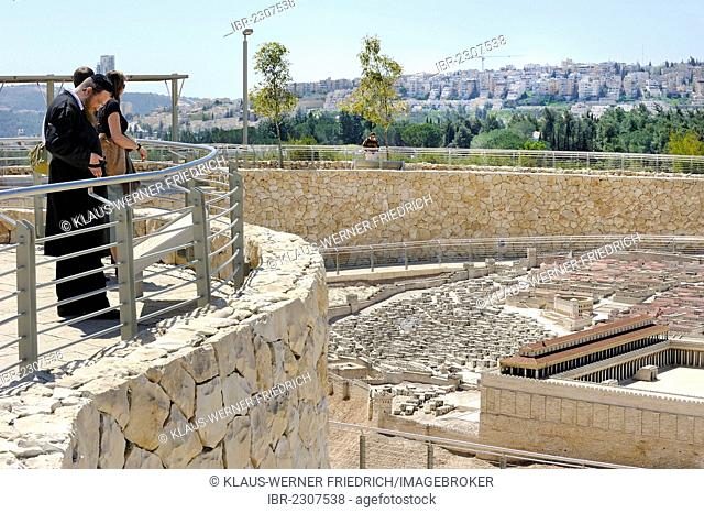Orthodox Jew looking at the open-air model of Jerusalem, Ezra model, city of Herod, Temple Mount with the Second Temple at front, Israel Museum, West Jerusalem