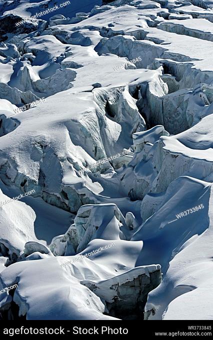 Gletscherspalten im Feegletscher, Saas-Fee, Wallis, Schweiz / Crevasses of the Feegletscher glacier, Saas-Fee, Valais, Switzerland