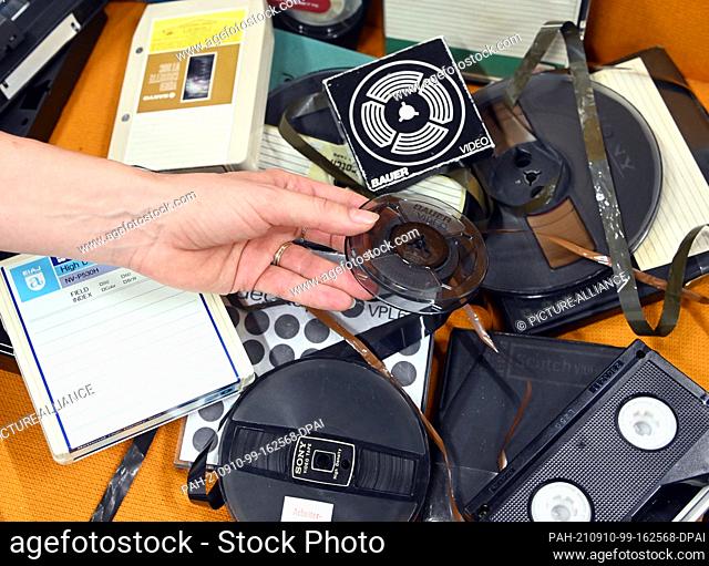 PRODUCTION - 20 August 2021, Baden-Wuerttemberg, Karlsruhe: Various video formats are on display in the laboratory for antiquated video systems at the Center...