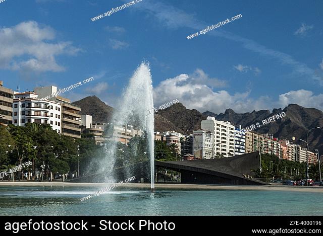 Fountain, Plaza de España de Tenerife. Santa Cruz de Tenerife. Canary Islands