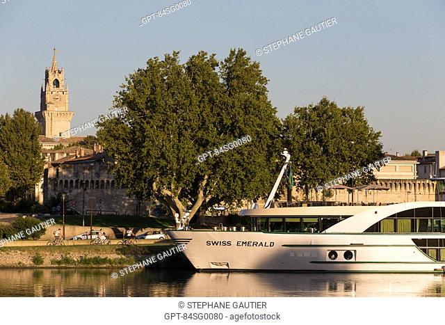 CRUISE BOAT ON THE RHONE, WITH THE BELFRY OF THE TOWN HALL, CALLED THE ALBANE OR JAQUEMART TOWER, CITY OF AVIGNON CALLED CITY OF THE POPES AND LISTED AS A WORLD...