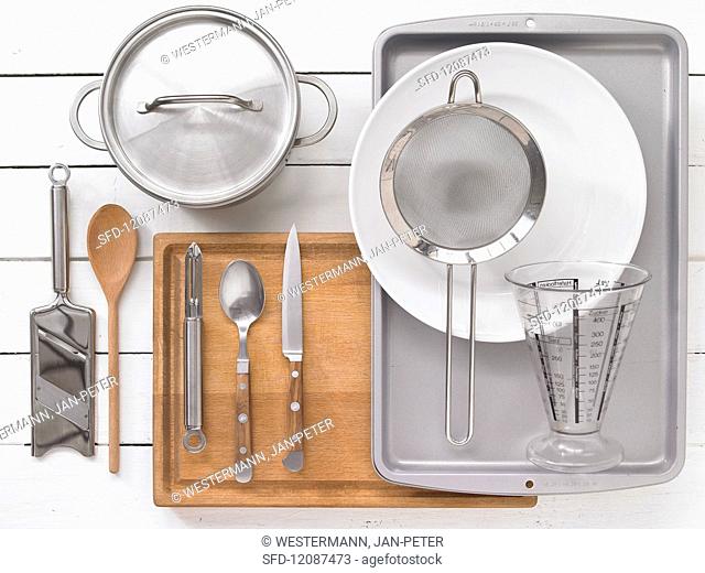 Kitchen utensils for preparing vegetable rolls