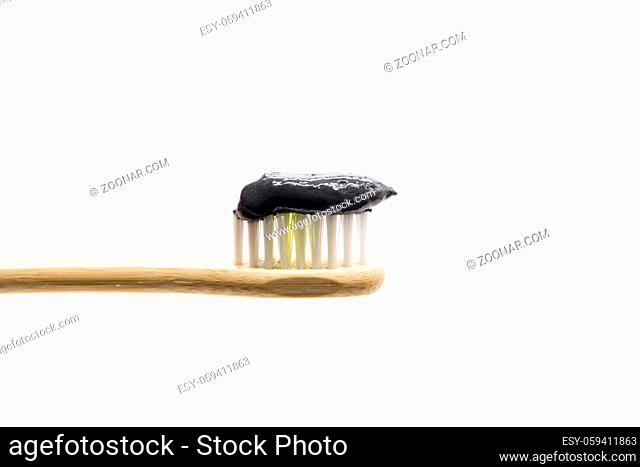 group of natural ingredients to prepare toothpaste with activated carbon