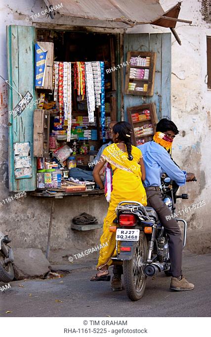 Young Indian couple out shopping in old town Udaipur, Rajasthan, Western India