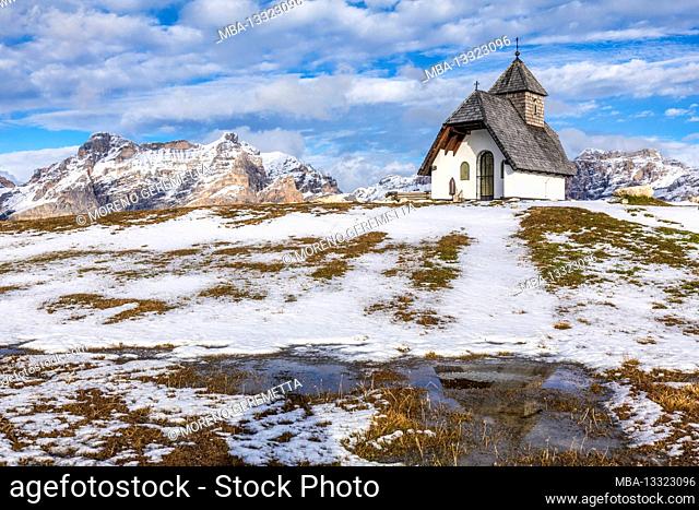 Alpine chapel of St Anthony on the Pralongia plateau, near Corvara, Alta Badia, South Tyrol, Italy, Europe