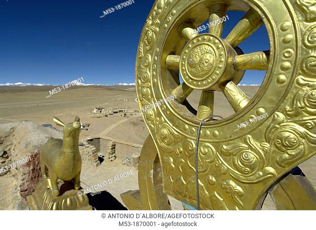 the Golden Dharma Wheel on the terrace of the chiu monastery  chiu village  shigatse prefecture  Tibet  China