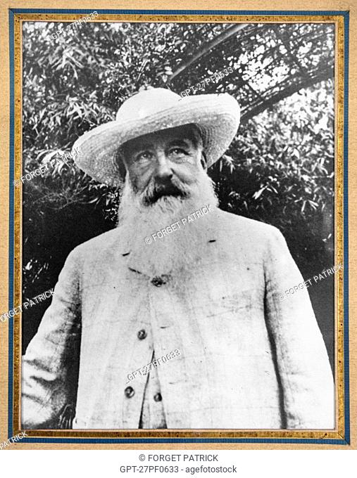 PORTRAIT OF THE IMPRESSIONIST PAINTER CLAUDE MONET IN HIS GARDEN, GIVERNY, EURE (27), NORMANDIE, FRANCE OBLIGATORY MENTION: CLAUDE MONET FOUNDATION COLLECTION