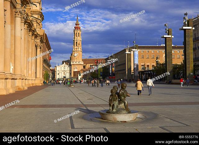Zaragoza, Basilica del Pilar, La Seo Cathedral, Basilica del Pilar Square, Zaragoza, Aragon, Spain, Europe
