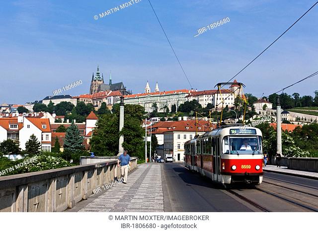 View of a bridge across the Vltava River, Prague Castle at the back, St. Vitus Cathedral, Hradcany district, Prague, Bohemia region, Czech Republic, Europe