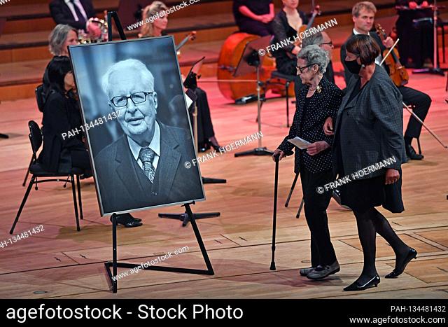 Widow Liselotte VOGEL is led by a woman off the stage, past a portrait photo of her late husband, funeral service for the late Muenchner Alt-OB and honorary...