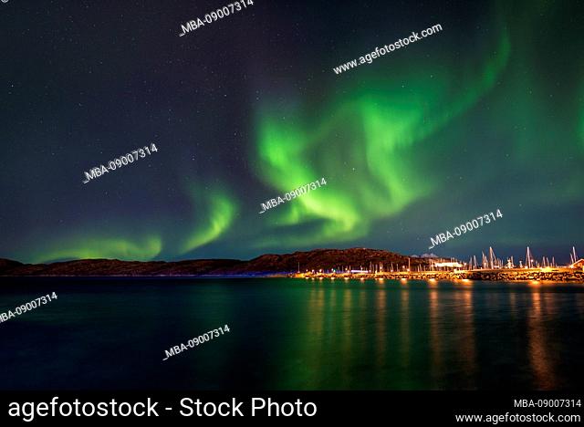 Northern lights above the harbour of Bod› on 05.02.2017, Bod›, Nordland, Norway