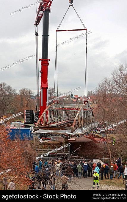 19 December 2023, Saxony-Anhalt, Weddersleben: A 750-ton crane was used to move the 50-ton Peace Bridge over the River Bode near Weddersleben