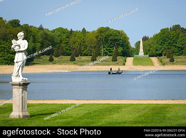 10 May 2022, Brandenburg, Rheinsberg: A statue stands in the park of Rheinsberg Castle, located on the eastern shore of Lake Grienerick