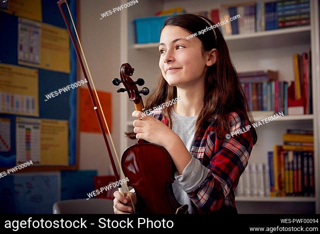 Portrait of smiling girl with a violin
