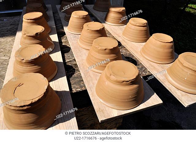 Yomitan, Okinawa, Japan: terracotta pots, at Sumiko Miyagi pottery atelier, in Zakimi village