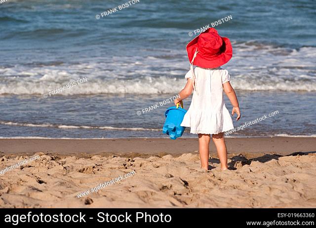 Little girl looking to the ocean