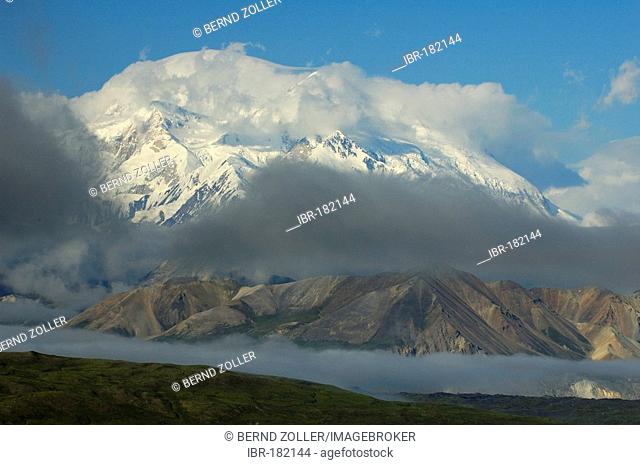 Mount McKinley , Peaks envelop with clouds Denali Nationalpark Alaska USA