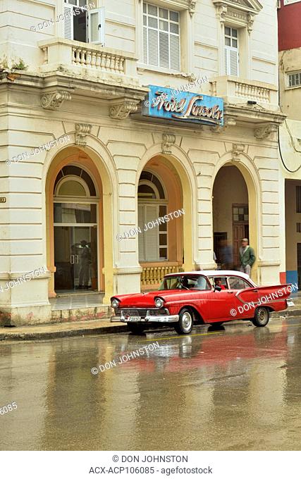 kandidatgrad tilfældig Lejlighedsvis Rain day vintage car Stock Photos and Images | agefotostock